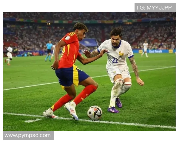 从小签约球队的足球明星成长之路与辉煌成就探秘